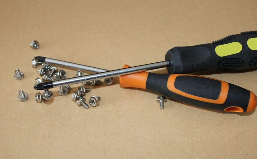 Lodówka nie chłodzi, a pralka wypuszcza wodę – co zrobić?